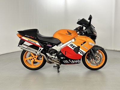 Lot 51 - 1999 Honda VFR800