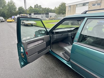 Lot 34 - 1994 Volvo 940 Wentworth