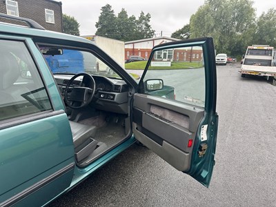 Lot 34 - 1994 Volvo 940 Wentworth