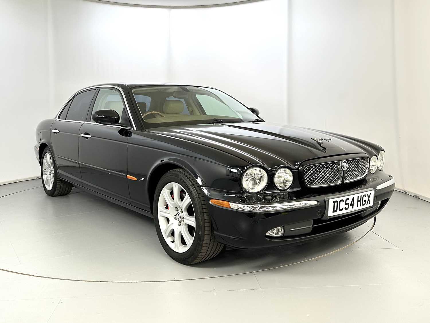 Lot 100 - 2004 Jaguar XJ8