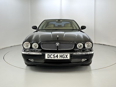 Lot 100 - 2004 Jaguar XJ8