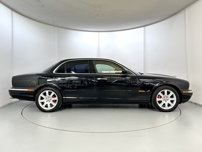 Lot 100 - 2004 Jaguar XJ8