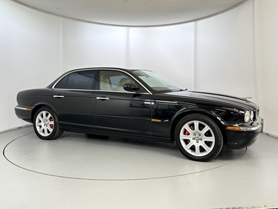 Lot 100 - 2004 Jaguar XJ8