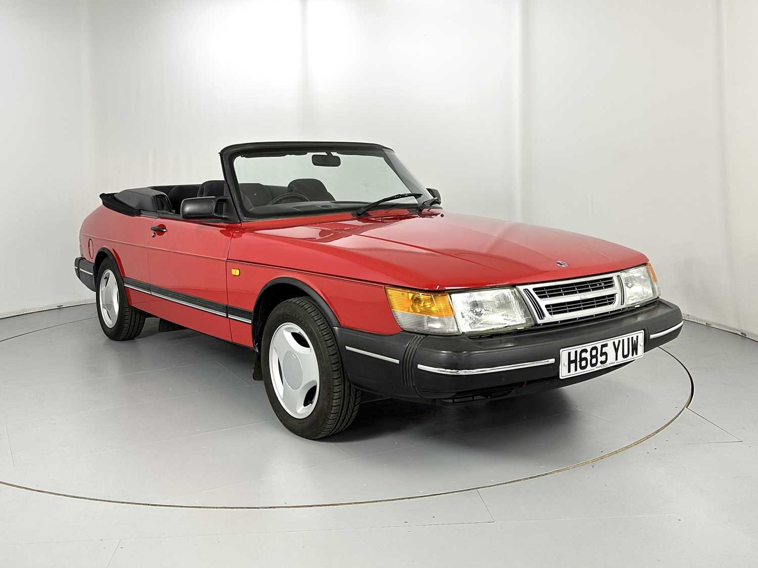 Lot 33 - 1991 Saab 900i Cabriolet