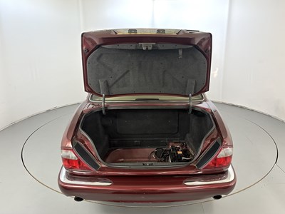 Lot 143 - 1998 Jaguar XJ8