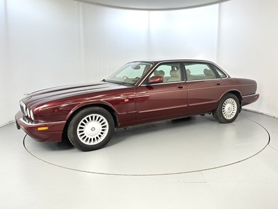 Lot 143 - 1998 Jaguar XJ8