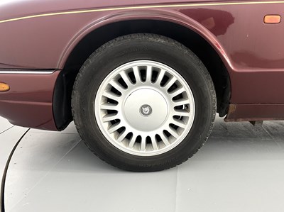 Lot 143 - 1998 Jaguar XJ8