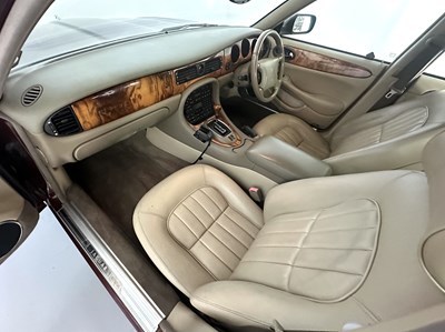 Lot 143 - 1998 Jaguar XJ8