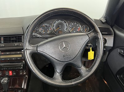 Lot 121 - 1999 Mercedes-Benz SL320