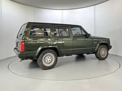 Lot 38 - 1995 Jeep Cherokee - NO RESERVE