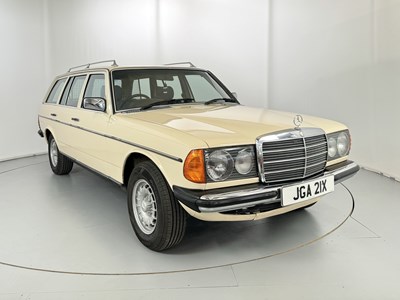 Lot 144 - 1982 Mercedes-Benz 200T