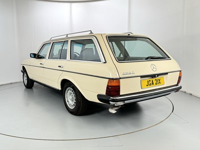 Lot 56 - 1982 Mercedes-Benz 200T