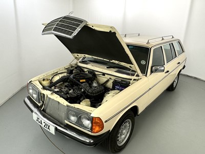 Lot 56 - 1982 Mercedes-Benz 200T