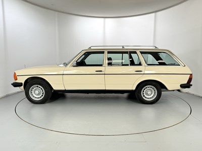 Lot 56 - 1982 Mercedes-Benz 200T