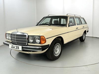 Lot 56 - 1982 Mercedes-Benz 200T