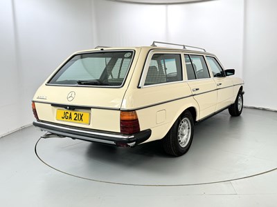 Lot 56 - 1982 Mercedes-Benz 200T