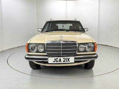 Lot 56 - 1982 Mercedes-Benz 200T