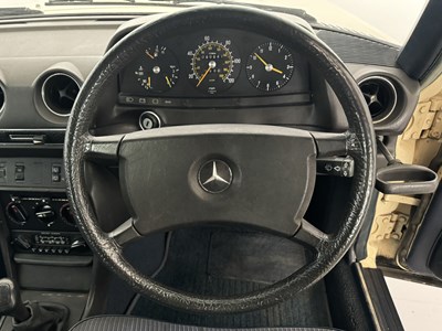 Lot 56 - 1982 Mercedes-Benz 200T