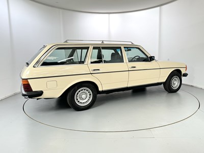 Lot 56 - 1982 Mercedes-Benz 200T