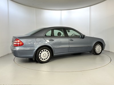 Lot 76 - 2002 Mercedes-Benz E220