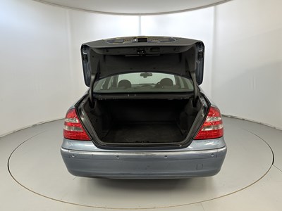 Lot 76 - 2002 Mercedes-Benz E220