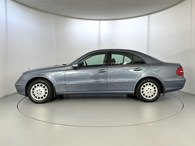 Lot 76 - 2002 Mercedes-Benz E220