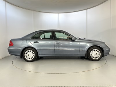 Lot 76 - 2002 Mercedes-Benz E220