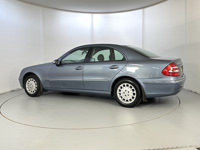 Lot 76 - 2002 Mercedes-Benz E220