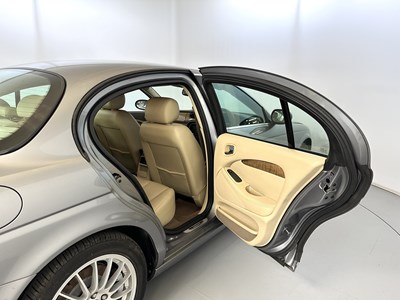 Lot 14 - 2006 Jaguar S-Type