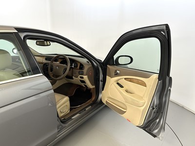 Lot 14 - 2006 Jaguar S-Type