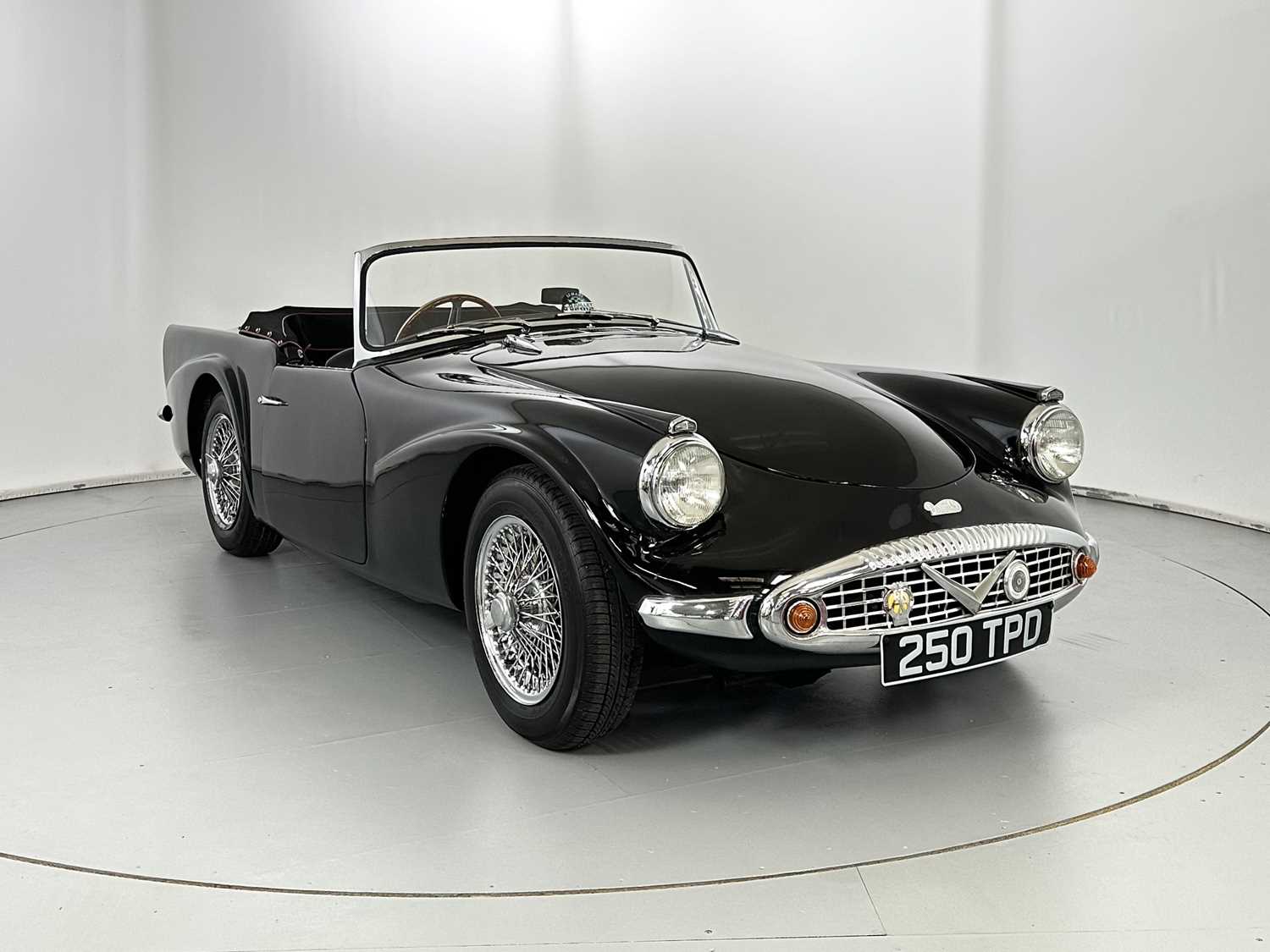 Lot 84 - 1961 Daimler Dart SP250