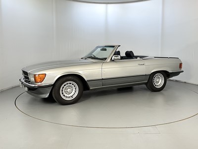 Lot 135 - 1985 Mercedes-Benz SL500