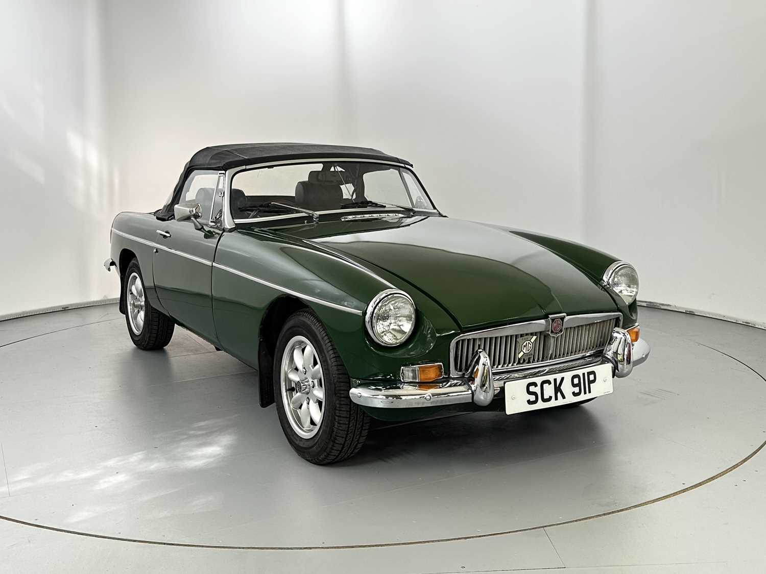 Lot 109 - 1976 MG B Roadster