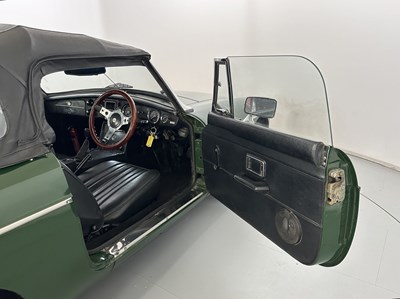 Lot 109 - 1976 MG B Roadster