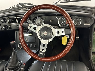 Lot 109 - 1976 MG B Roadster