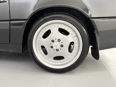 Lot 120 - 1994 Mercedes-Benz SL280