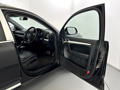 Lot 16 - 2006 Porsche Cayenne S