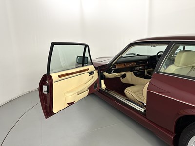 Lot 10 - 1990 Jaguar XJS