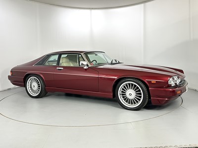 Lot 10 - 1990 Jaguar XJS