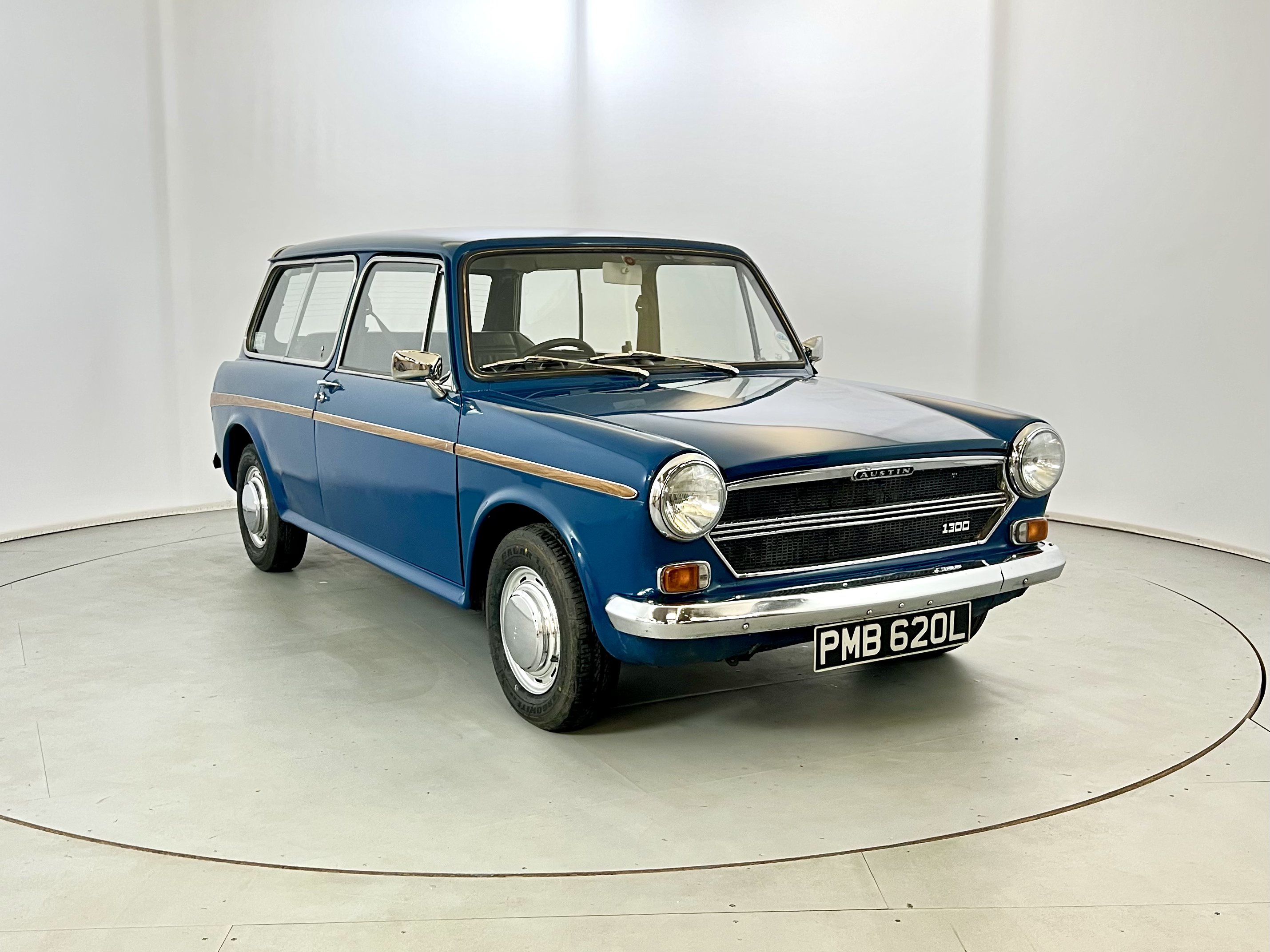 Spot-On 154, Austin A40 - Free Price Guide & Review