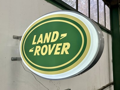 Lot 123 - Illuminated Oval Garage Sign - Land Rover - NO RESERVE