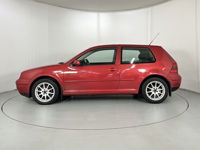 Lot 43 - 2002 Volkswagen Golf GTI