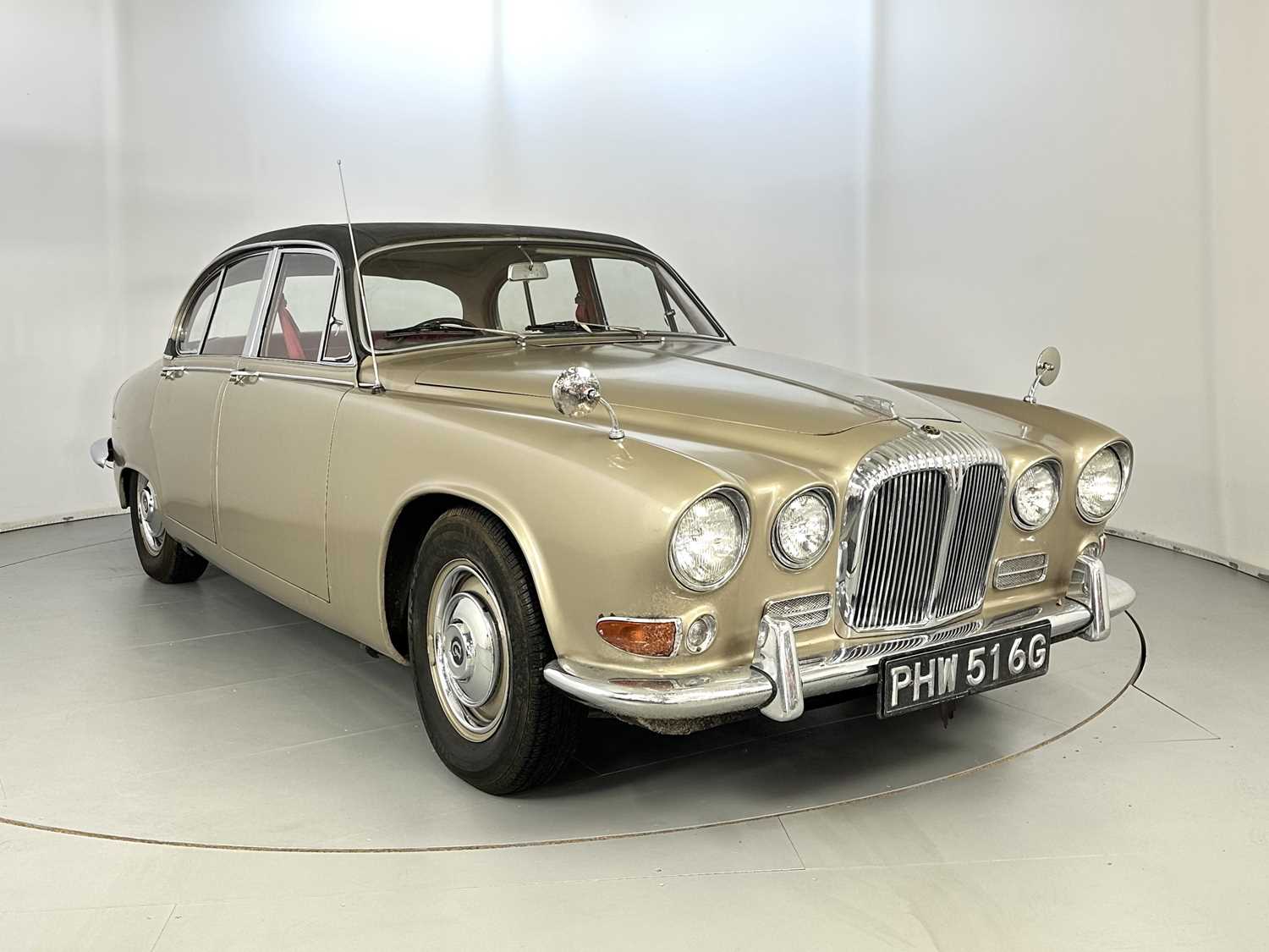 Lot 3 - 1968 Daimler Sovereign 4.2