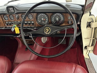 Lot 45 - 1969 Daimler Sovereign 4.2