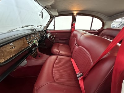 Lot 45 - 1969 Daimler Sovereign 4.2