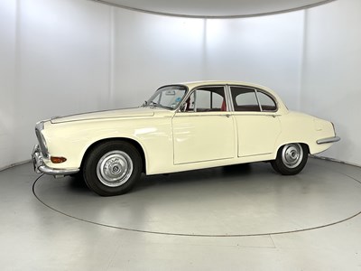 Lot 45 - 1969 Daimler Sovereign 4.2