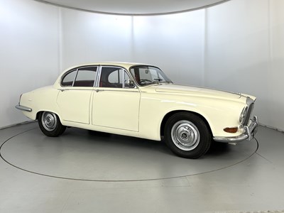 Lot 45 - 1969 Daimler Sovereign 4.2