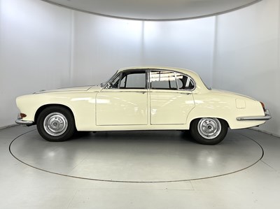 Lot 45 - 1969 Daimler Sovereign 4.2