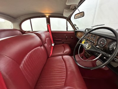 Lot 45 - 1969 Daimler Sovereign 4.2