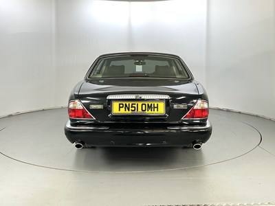 Lot 65 - 2001 Daimler V8 LWB